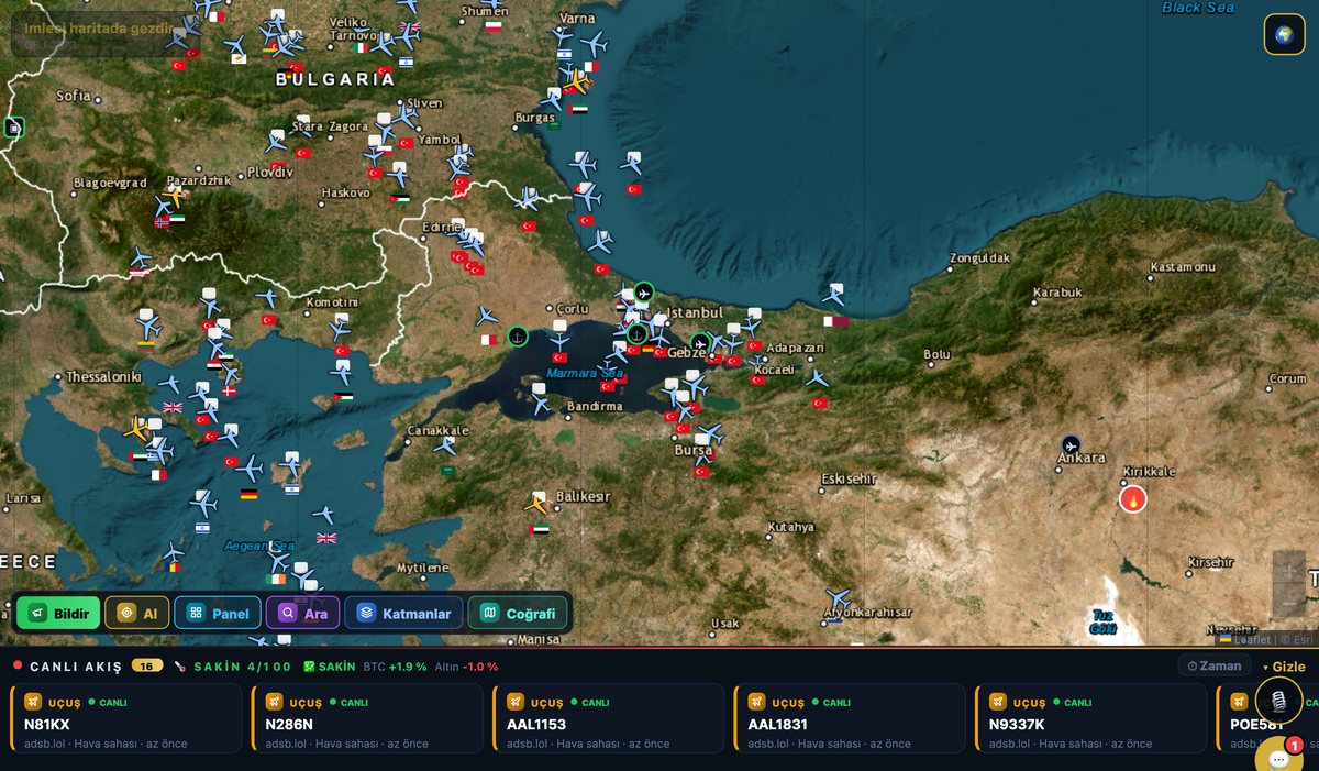 İstanbul ve Balkanlar üzerindeki canlı uçuş trafiği; her uçak kayıt ülkesinin bayrağıyla işaretli